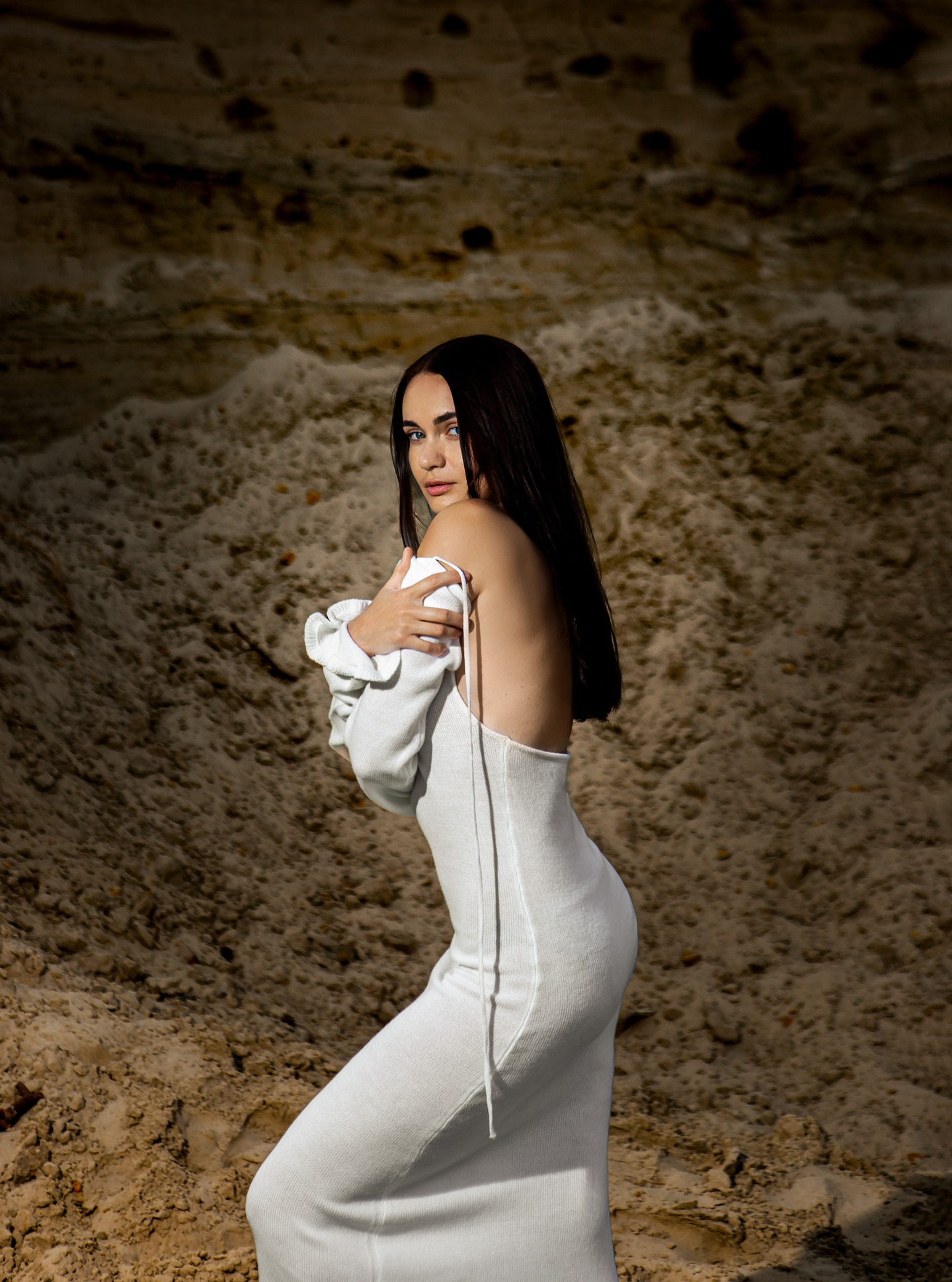 Біла в'язана сукня довга, з відкритою спинкою, стрейч,
розмір підійде на С-М-Л, вагітним до 7 міс